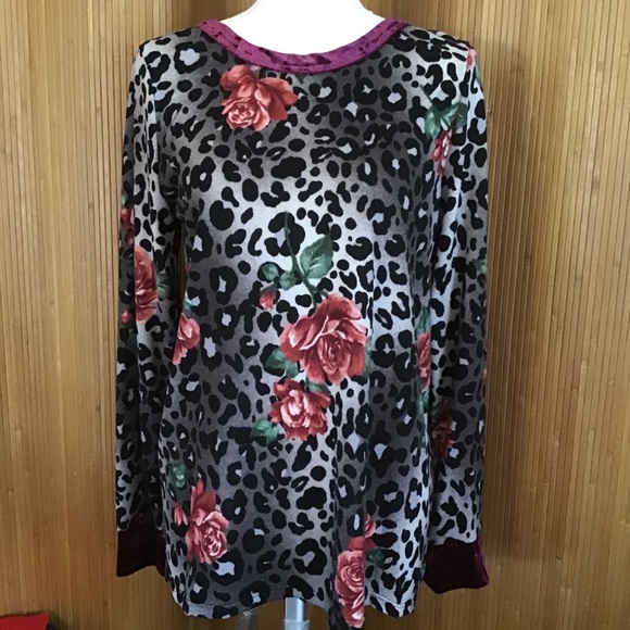 NWOT ODDY Leopard ‘n Roses Top, Velvet Trim, Med - Picture 2 of 9
